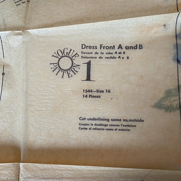 Vogue pattern Basic Dress Design 1544, semi fitted A shaped bias basic dress - Picture 7 of 12